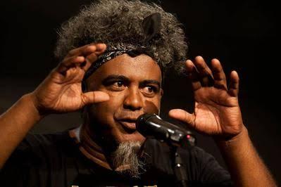 Poeta Nelson Maca faz lançamentos e performances em Curitiba