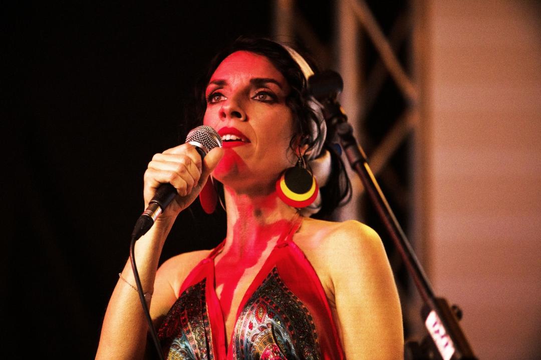 Cantora italiana Carla Cocco encerra Festival Mia Cara 2021