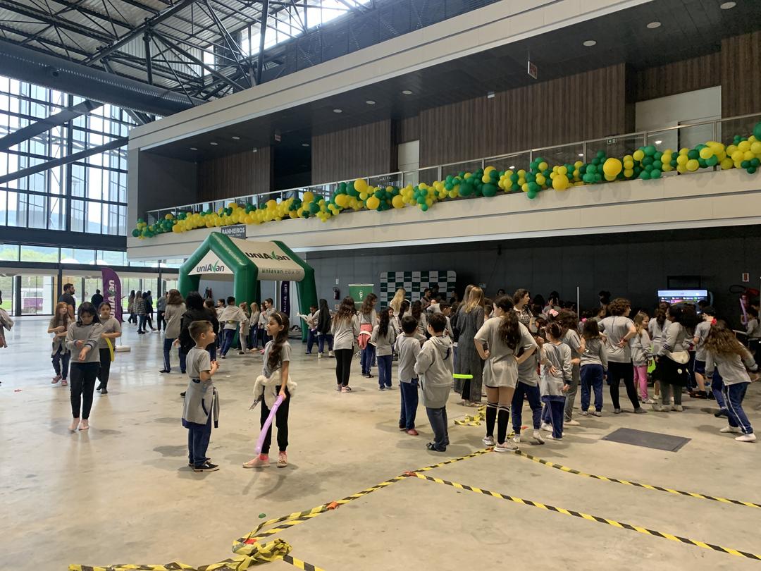 Expocentro recebe cerca de 800 crianças em comemoração ao seu dia