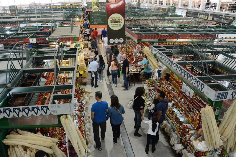 Mercado Municipal de Curitiba é alternativa para quem quer fazer todas as compras de final de ano num só lugar
