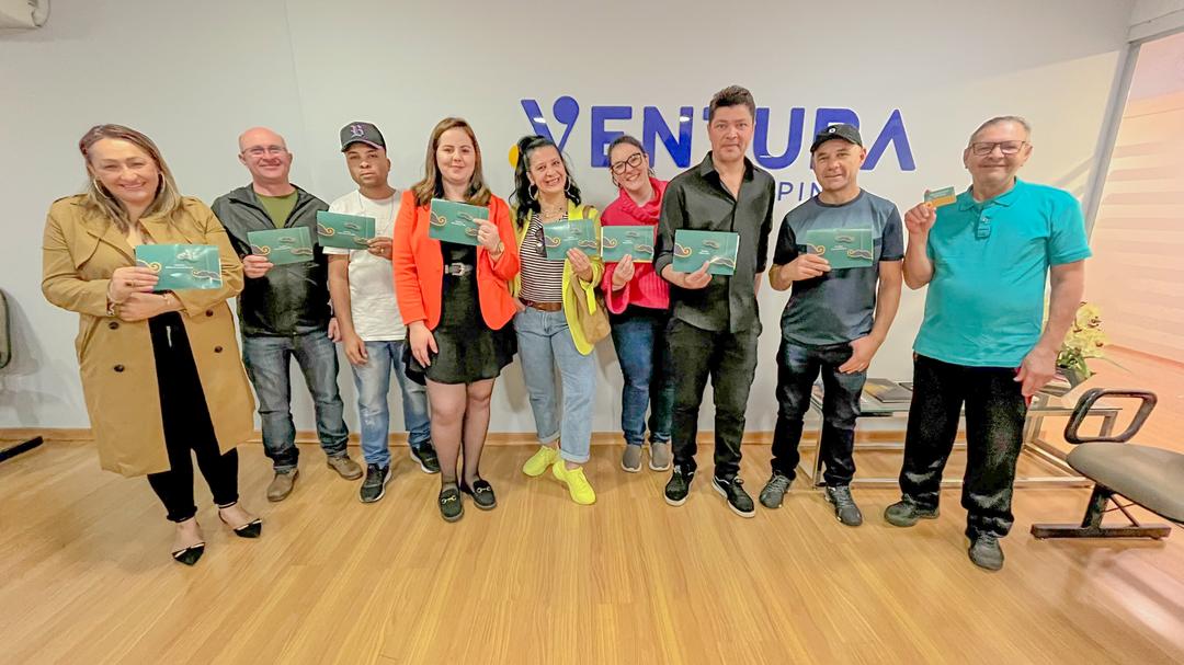 Ventura entrega vales compra a ganhadores de promoção Dia dos Pais