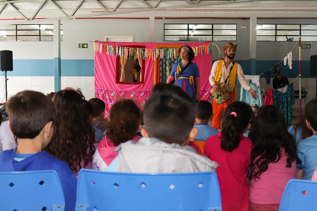 Campina Grande do Sul recebe o projeto que ensina o folclore brasileiro por meio de oficinas e apresentações