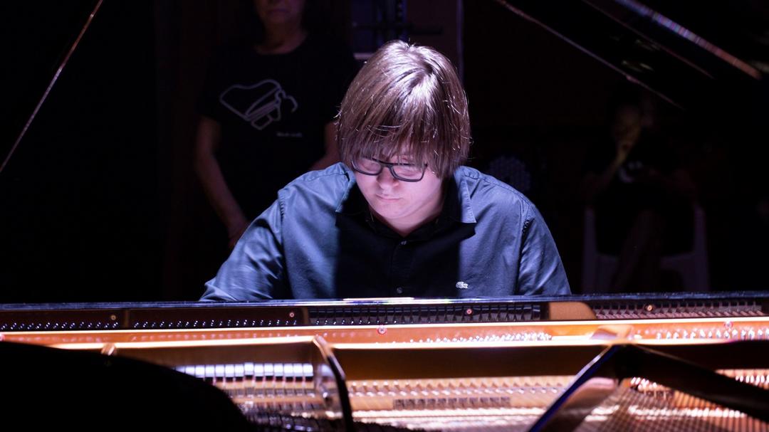 Pianista de 16 anos é atração em nova live da Unicultura