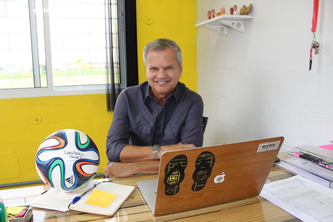Embaixador do Futebol de Rua, Carlinhos Neves inicia ações do projeto na sede do Instituto