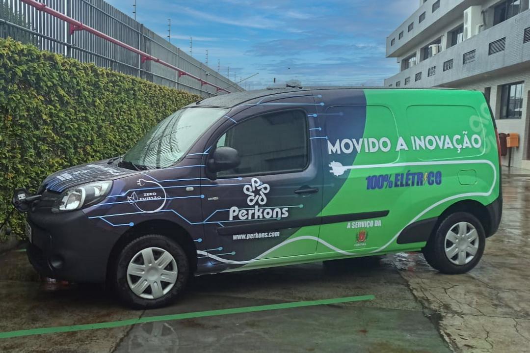Perkons apresenta primeiro carro 100% elétrico da frota para manutenção dos equipamentos de Curitiba