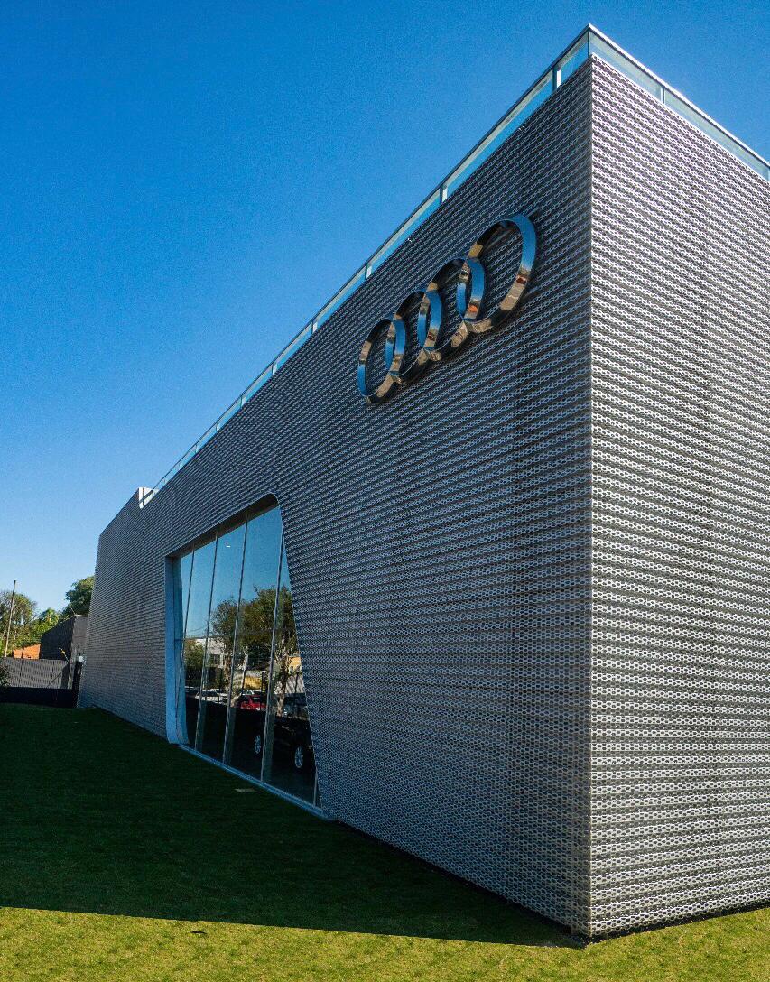 Audi do Brasil e Grupo Servopa inauguram segunda concessionária em Curitiba com teste de esportivos