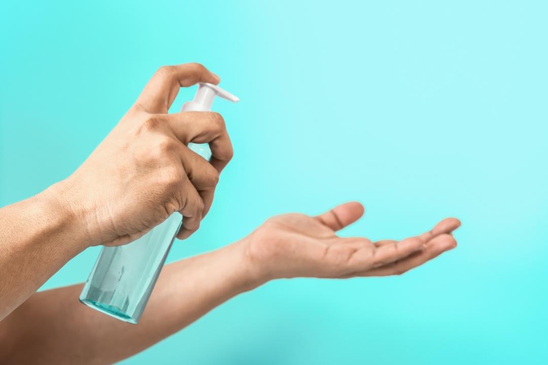 Álcool em gel fará parte do cotidiano da maioria dos brasileiros mesmo após pandemia