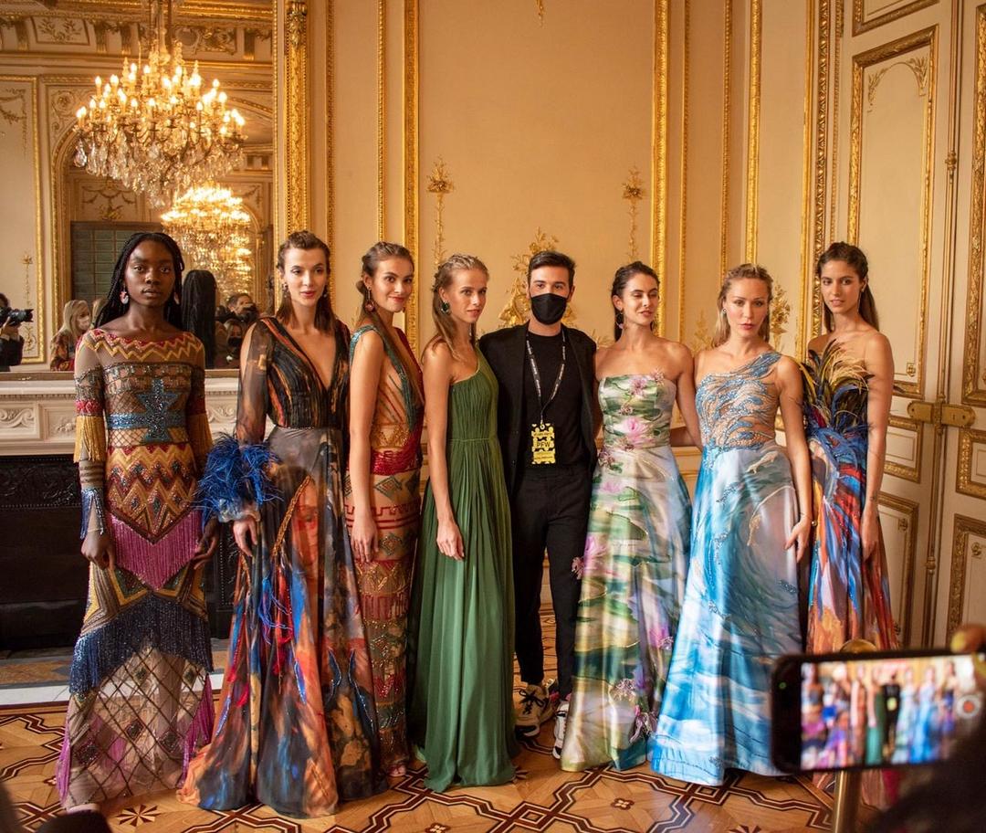 Designer de moda curitibano apresenta coleção na Paris Fashion Week