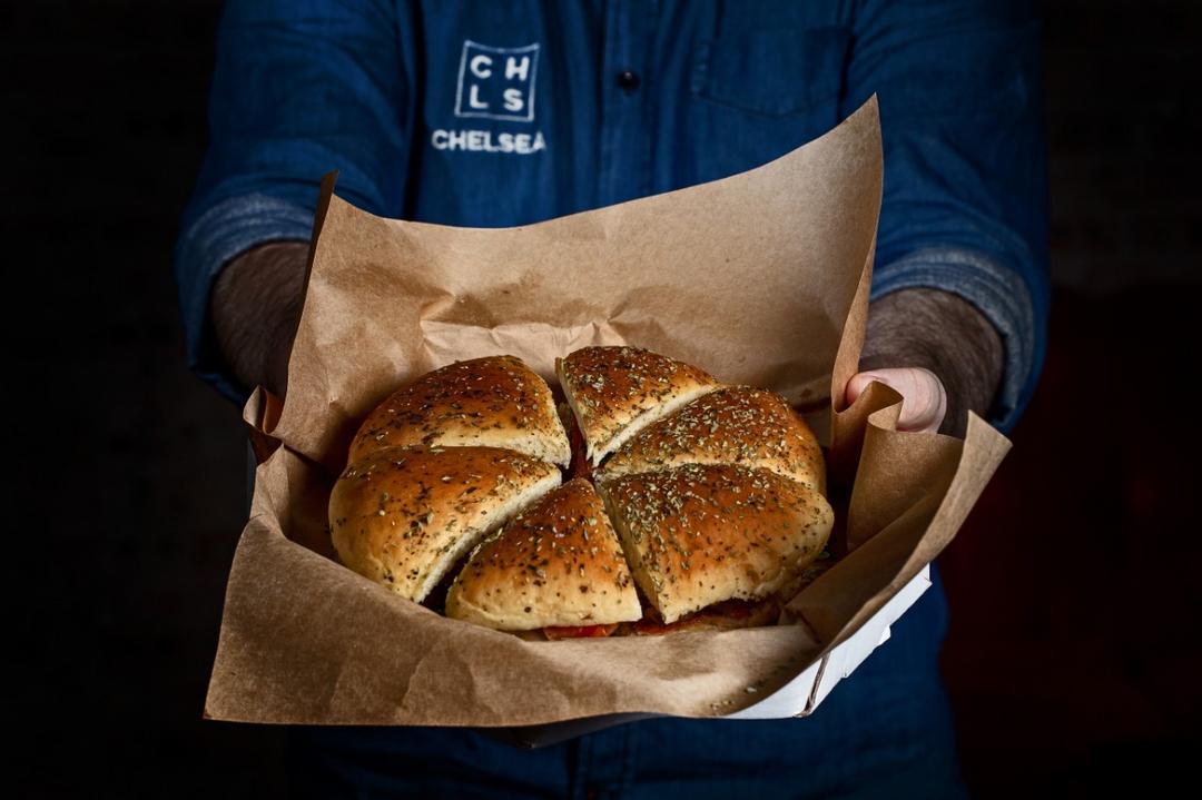 Chelsea une pizza e hambúrguer com o lançamento da Pizza Burger