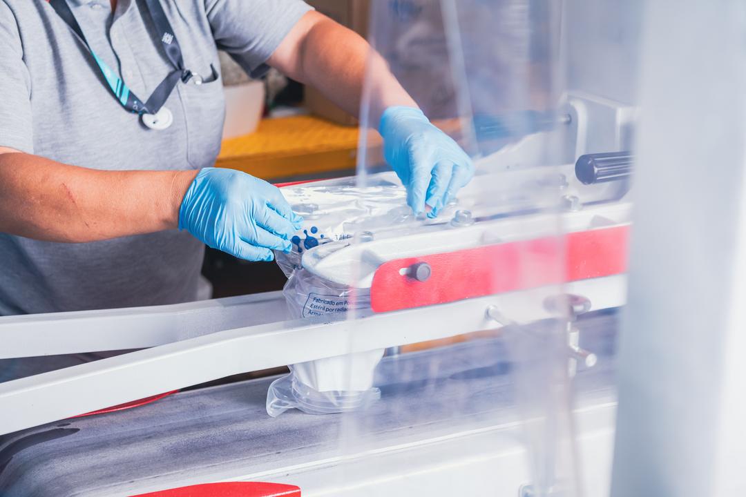 FirstLab aumenta produção e passa a fabricar mais de 1 milhão de itens por dia para laboratórios de análises clínicas