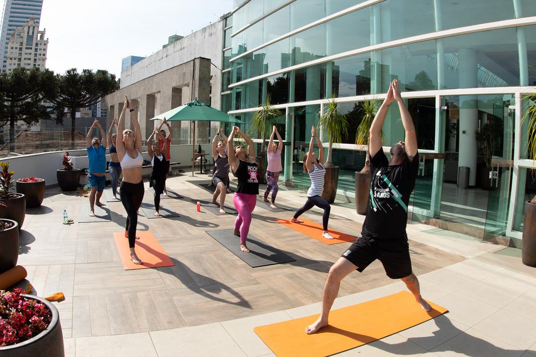 Dia do Consumidor no Shopping Crystal tem aulão gratuito de yoga