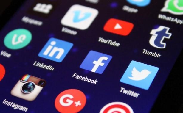 Empresas podem fiscalizar as redes sociais de seus colaboradores?