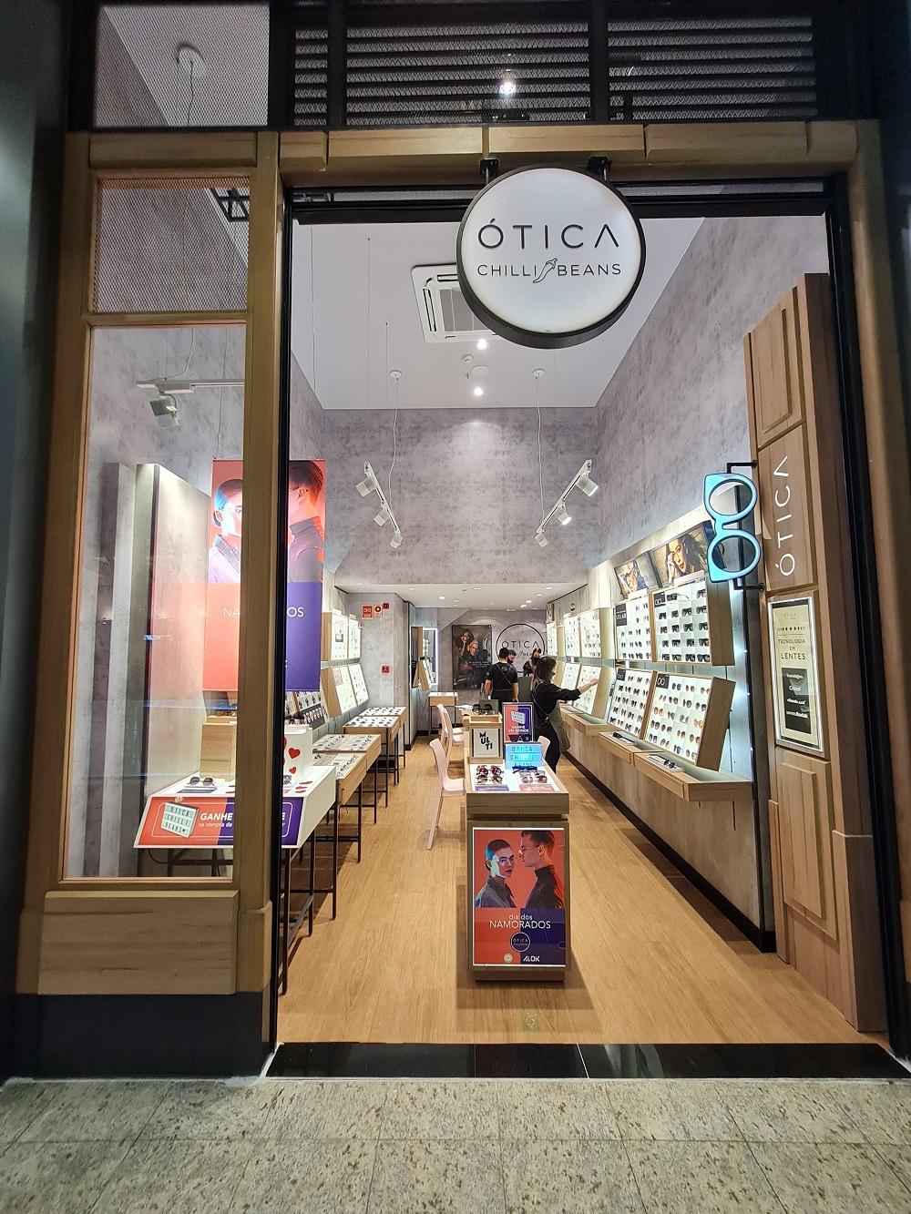 Maior rede especializada em óculos da América Latina inaugura ótica em shopping de Curitiba