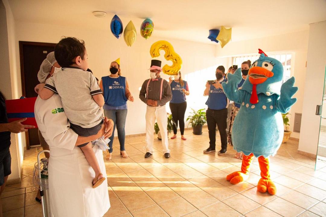 Projeto Desejos realiza festa de aniversário para menino com doença rara