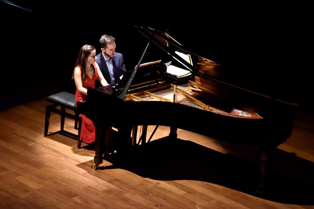 Capela Santa Maria recebe pianistas do Duo Aurore nesta quinta-feira (20)
